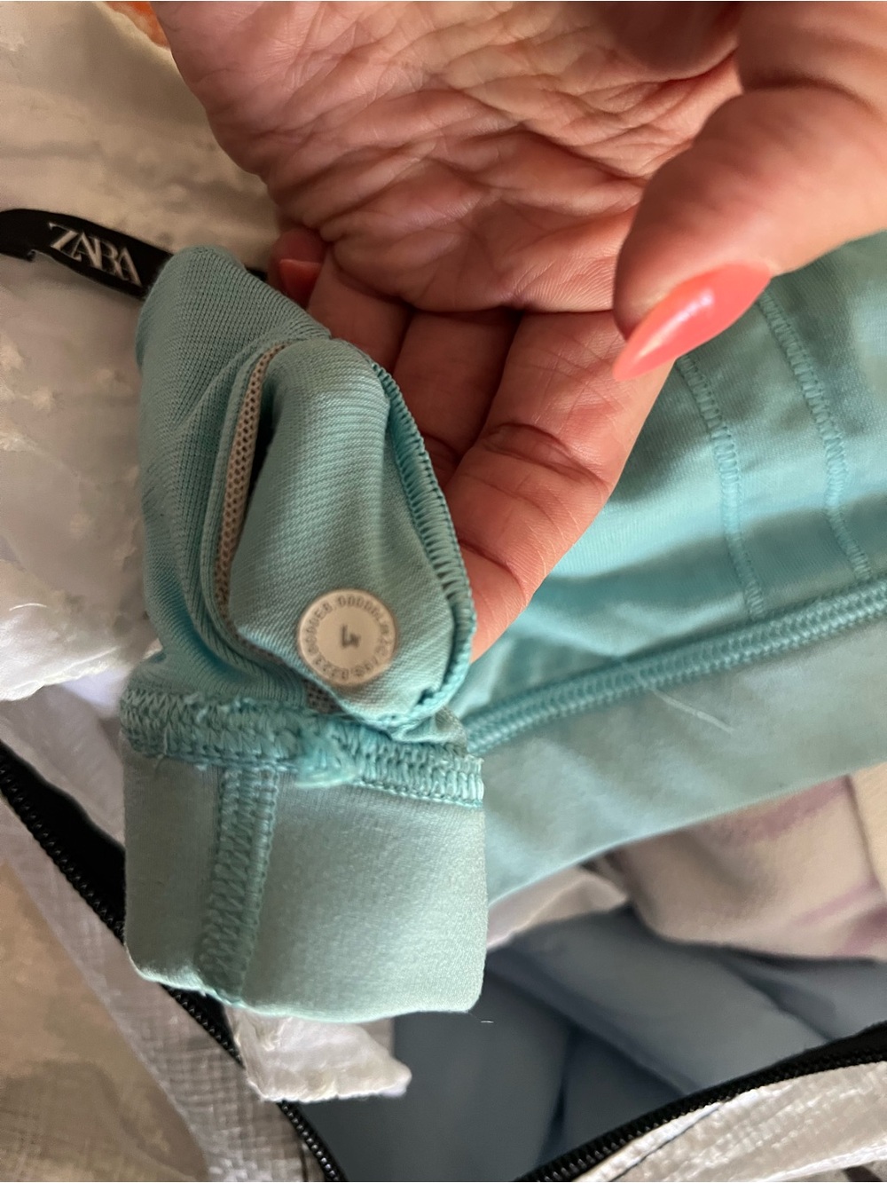 Lululemon Energy Bra Size 4 - Picture 4 of 4